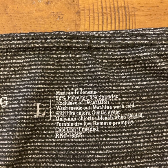 Vera Wang Capri Leggings - Picture 5 of 5